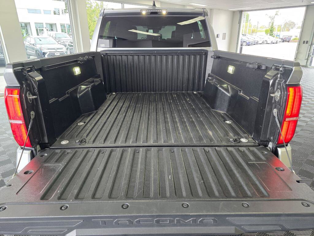 Certified 2024 Toyota Tacoma TRD Off-Road AWD/4WD image 15