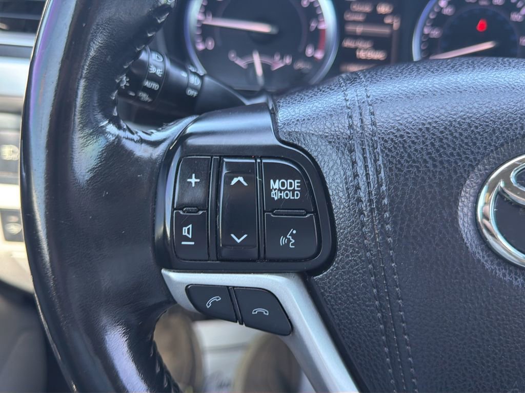 Used 2018 Toyota Highlander XLE AWD/4WD image 22