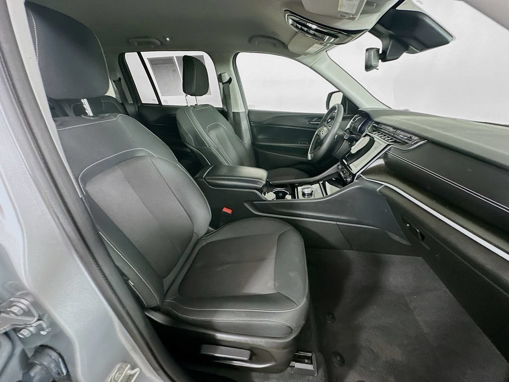 Certified 2023 Jeep Grand Cherokee Laredo w/ Luxury Tech Group I AWD/4WD image 39