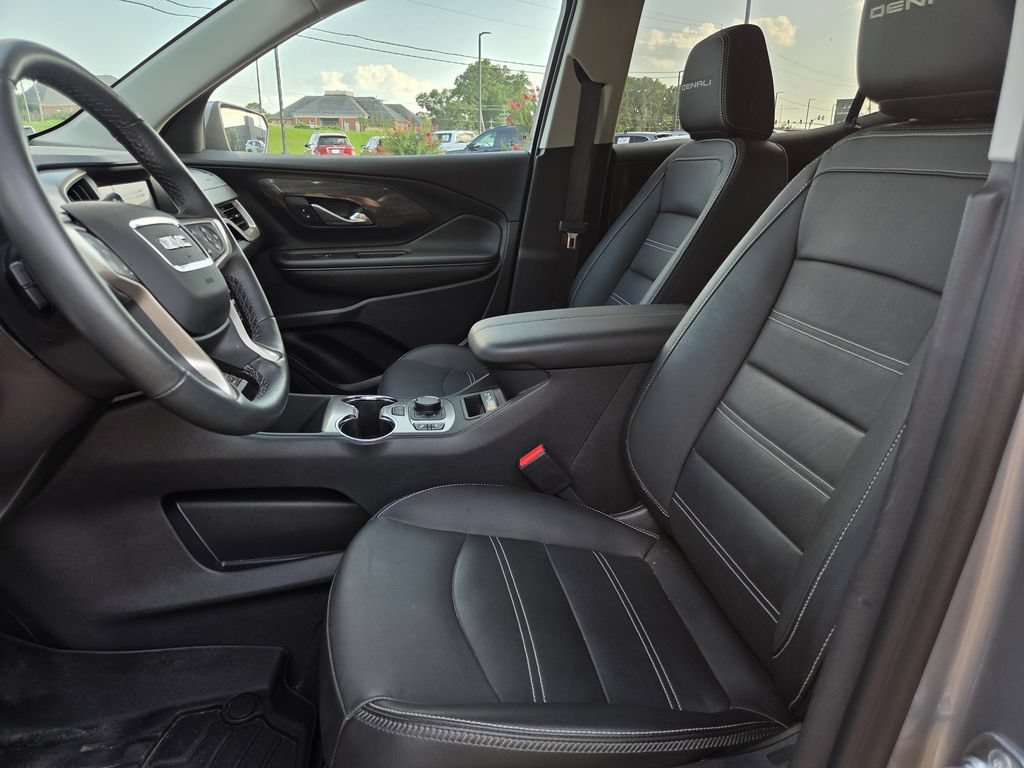 Used 2024 GMC Terrain Denali w/ Denali Premium Package AWD/4WD image 12