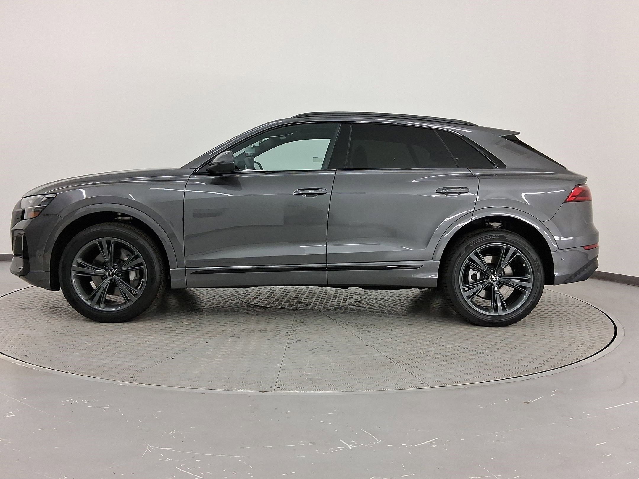 New 2026 Audi Q8 Premium image 2