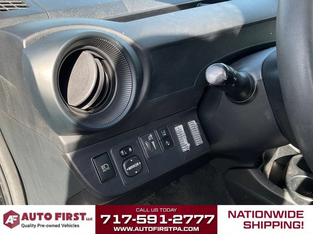 Used 2018 Toyota Prius C One FWD image 7