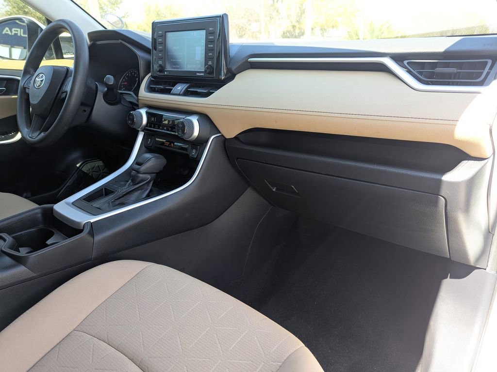 Used 2020 Toyota RAV4 XLE image 9