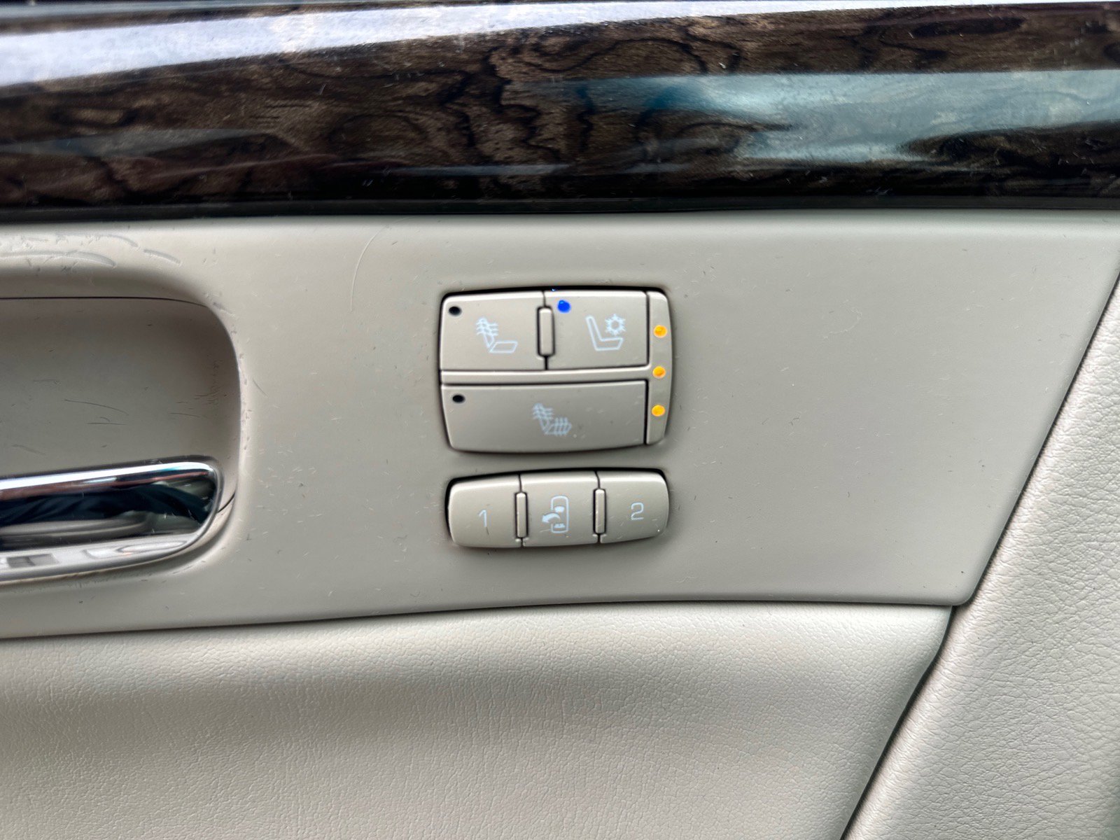 Used 2009 Cadillac DTS w/ Sun And Sound Package FWD image 25