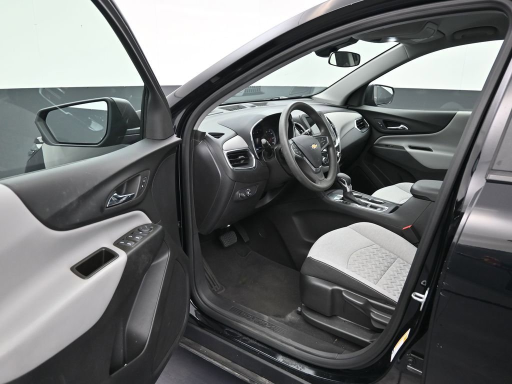 Used 2023 Chevrolet Equinox LS image 10