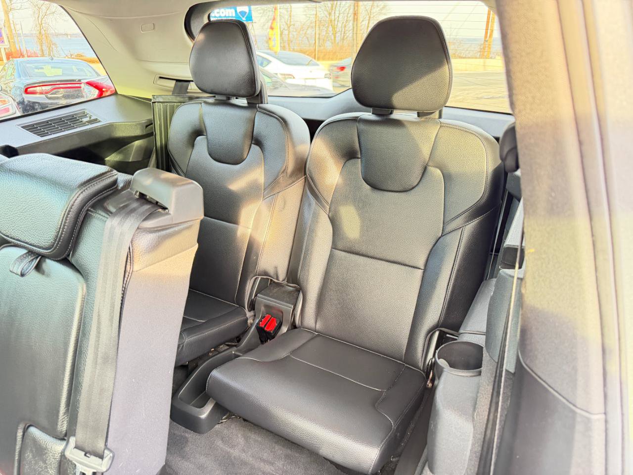Used 2016 Volvo XC90 T6 Momentum w/ Momentum Plus Package AWD/4WD image 32