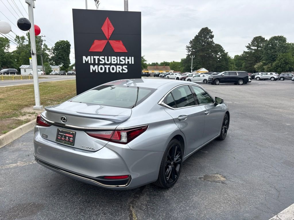 Used 2023 Lexus ES 300h F Sport FWD image 3