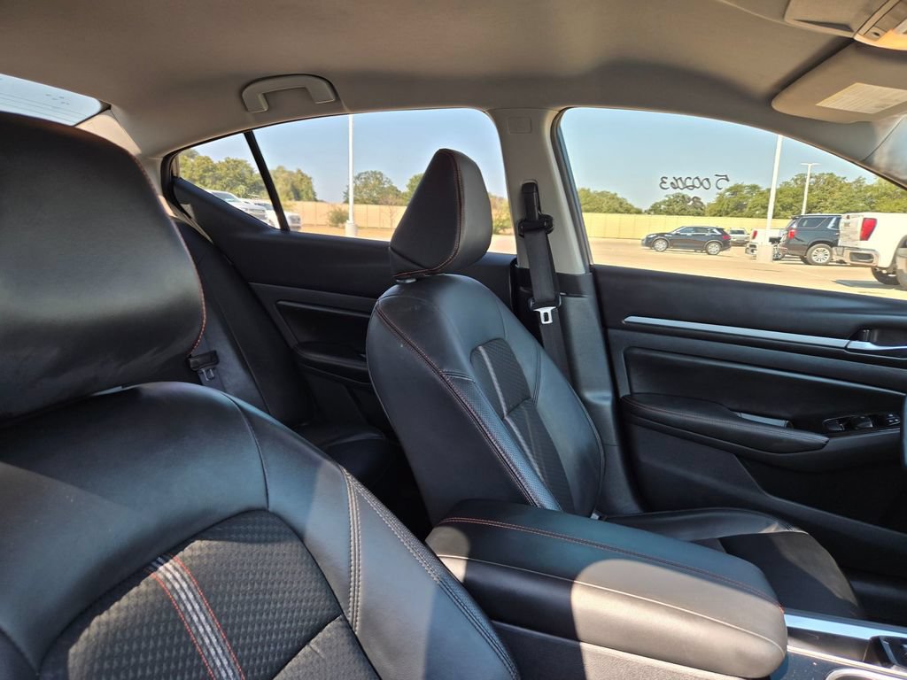 Used 2024 Nissan Altima 2.5 SR FWD image 16