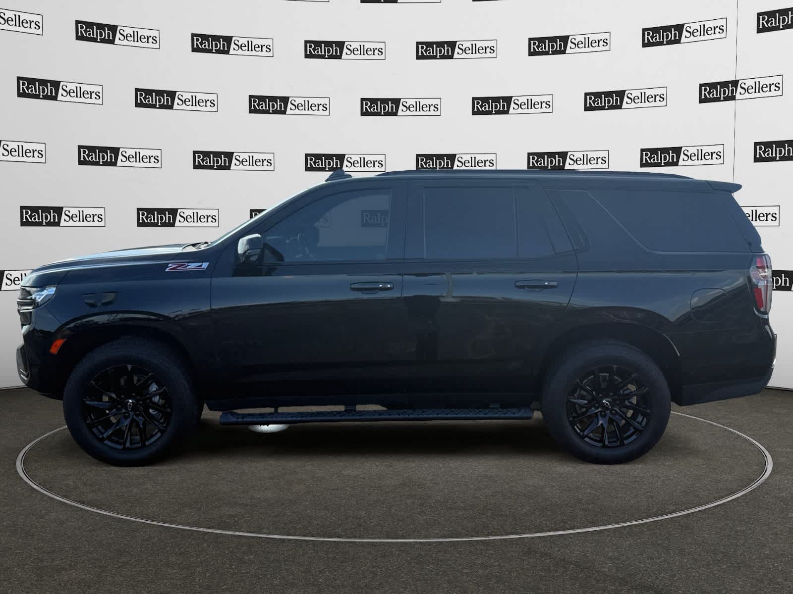 Used 2021 Chevrolet Tahoe Z71 w/ Z71 Signature Package AWD/4WD image 3