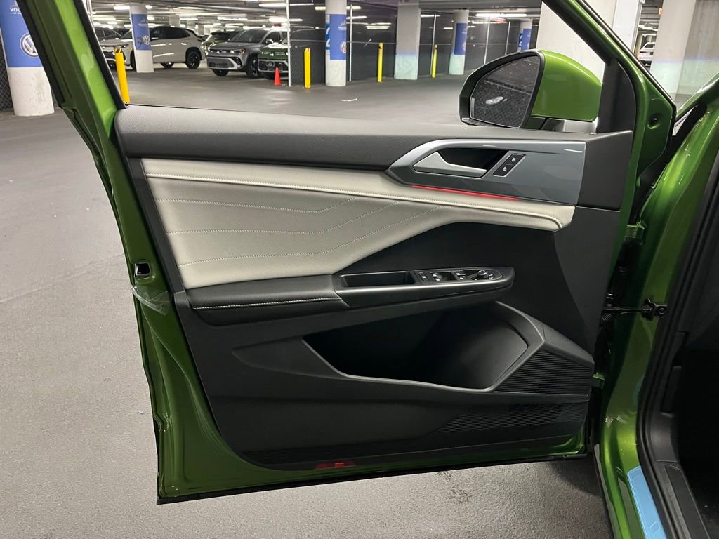 New 2025 Volkswagen Taos SEL image 18