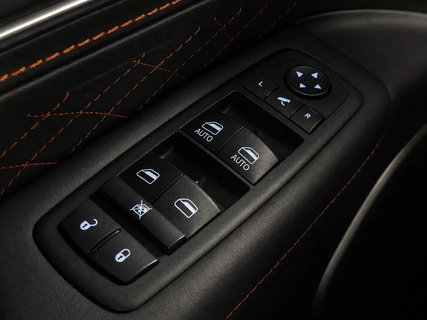 Used 2019 Jeep Grand Cherokee Summit AWD/4WD image 34