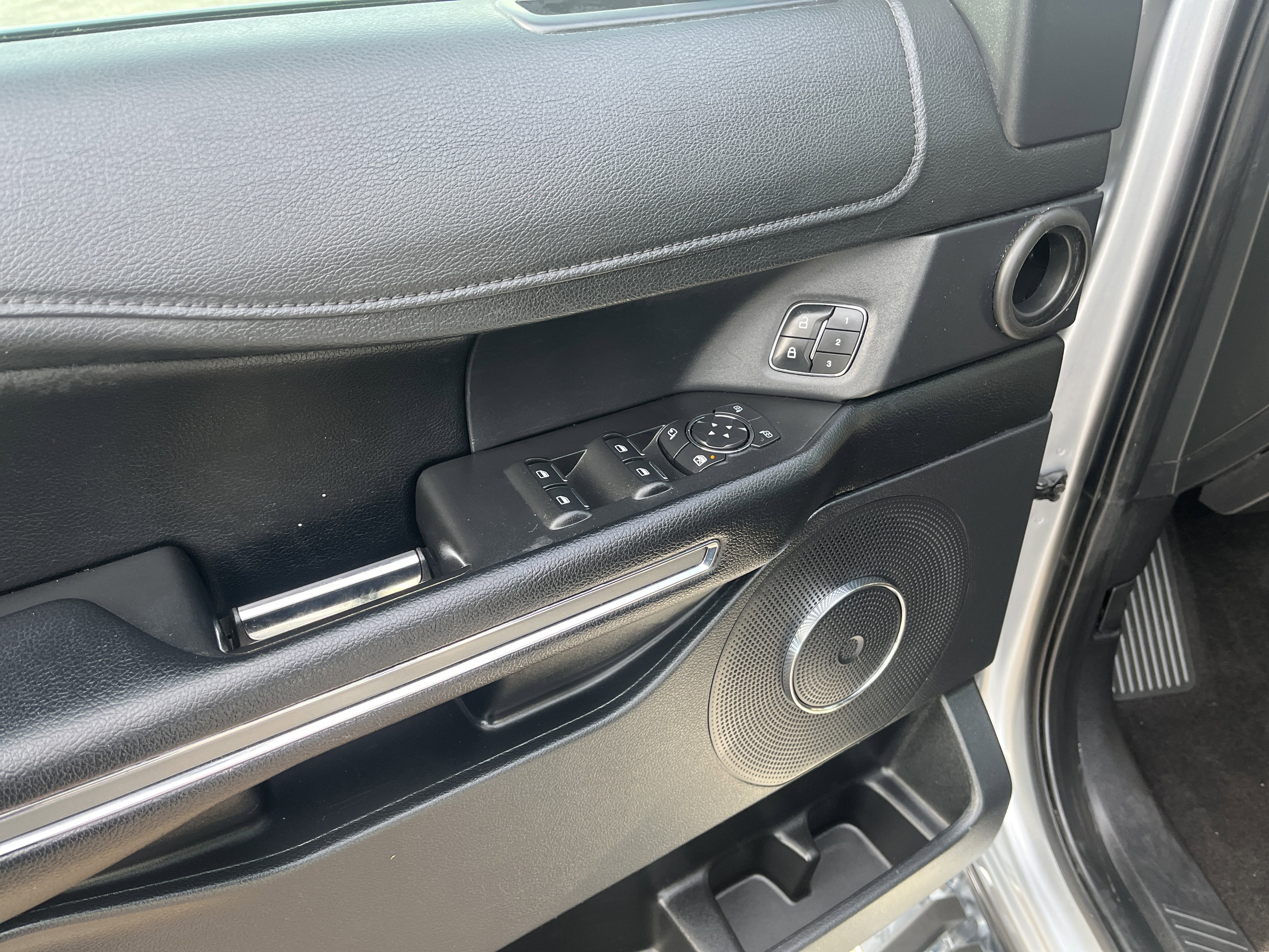 Used 2021 Ford Expedition XLT image 11