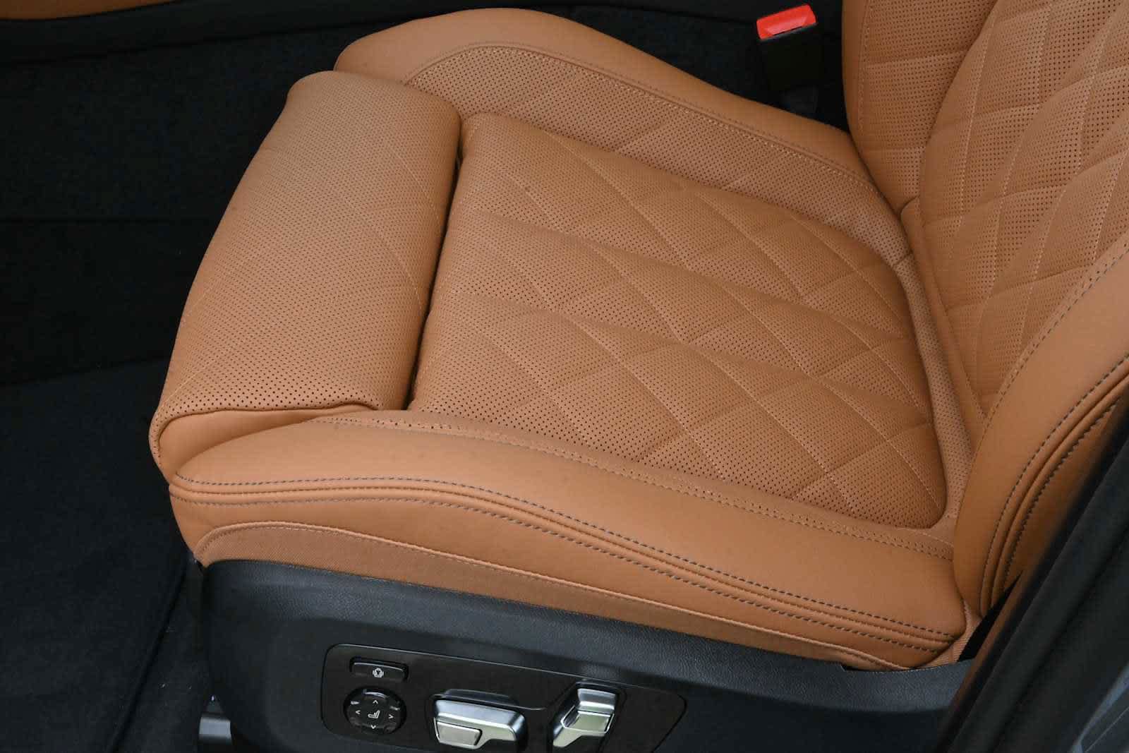 Used 2026 BMW X5 xDrive50e w/ Executive Package AWD/4WD image 28