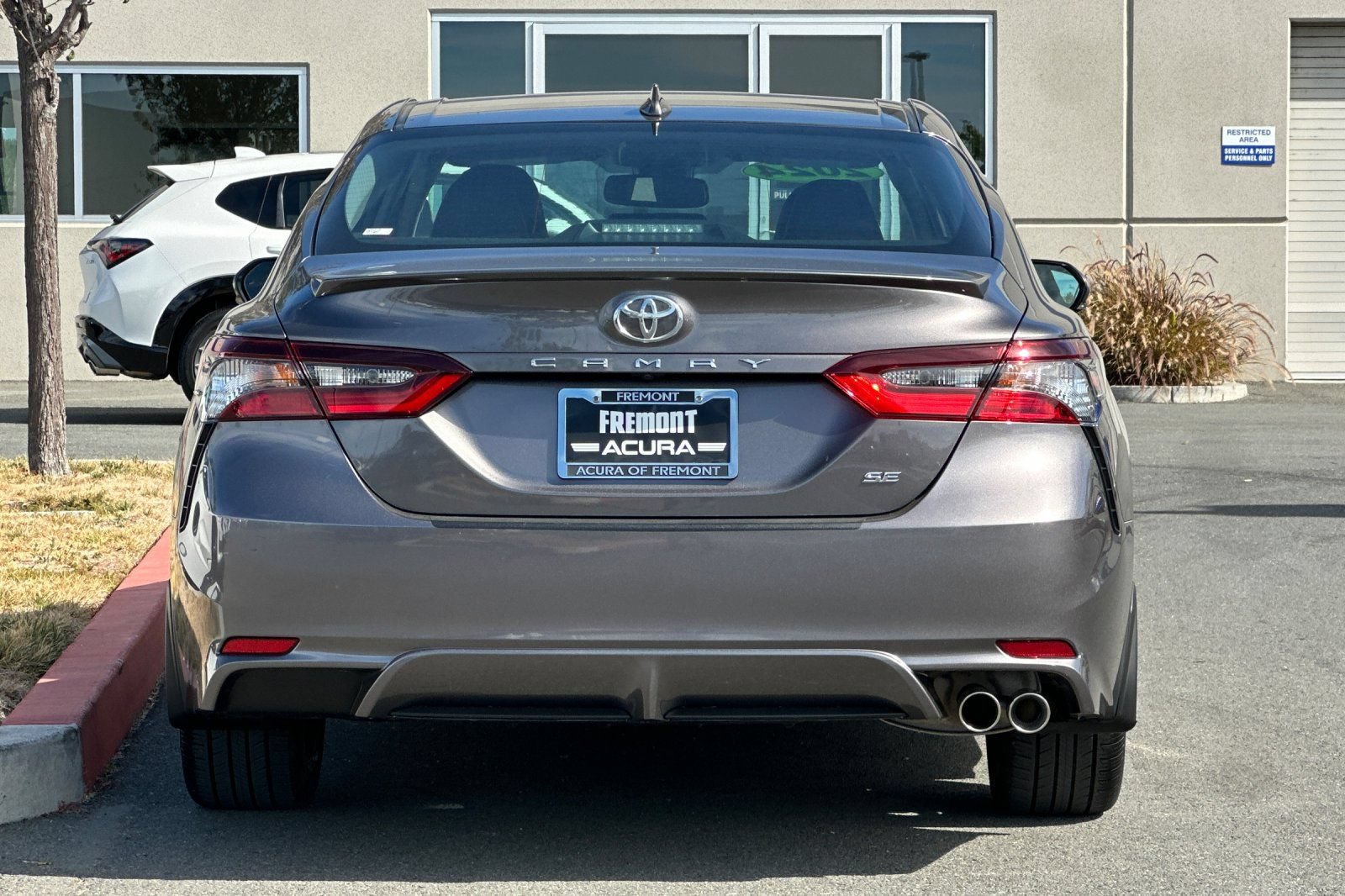 Used 2024 Toyota Camry SE w/ Convenience Package FWD image 5