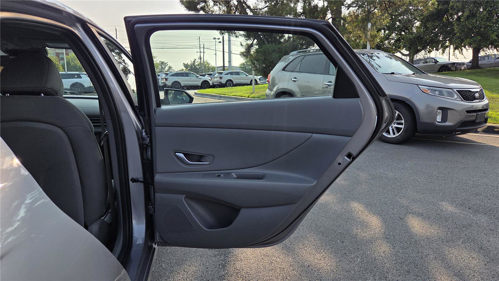 Used 2025 Hyundai Elantra Sport w/ Cargo Package FWD image 31