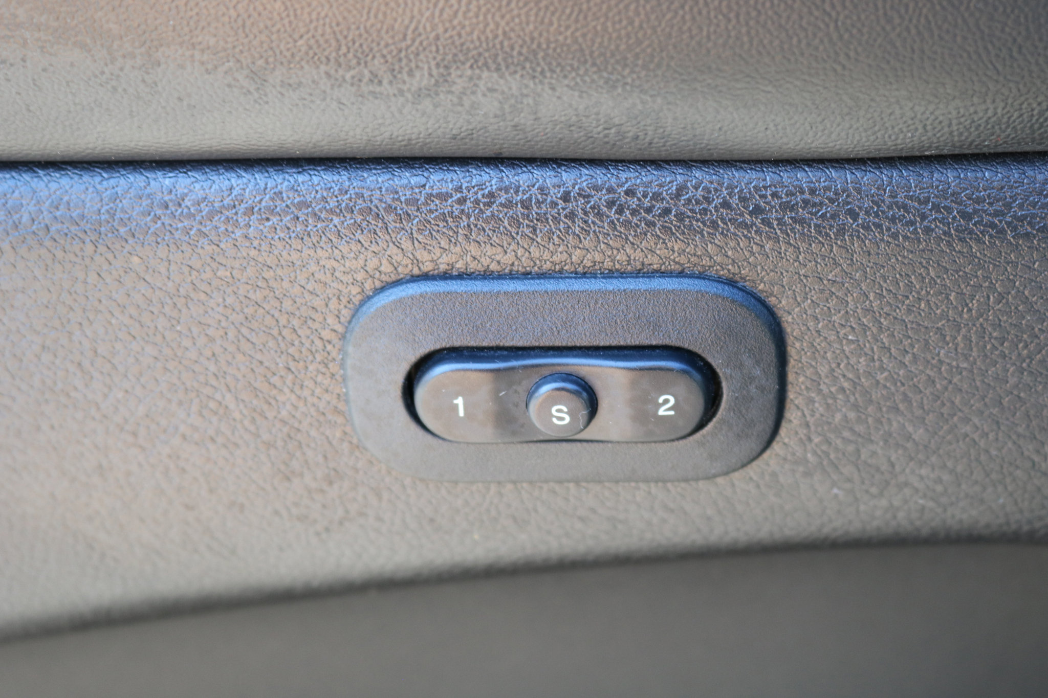 Used 2021 Jeep Grand Cherokee Limited w/ Luxury Group II image 16