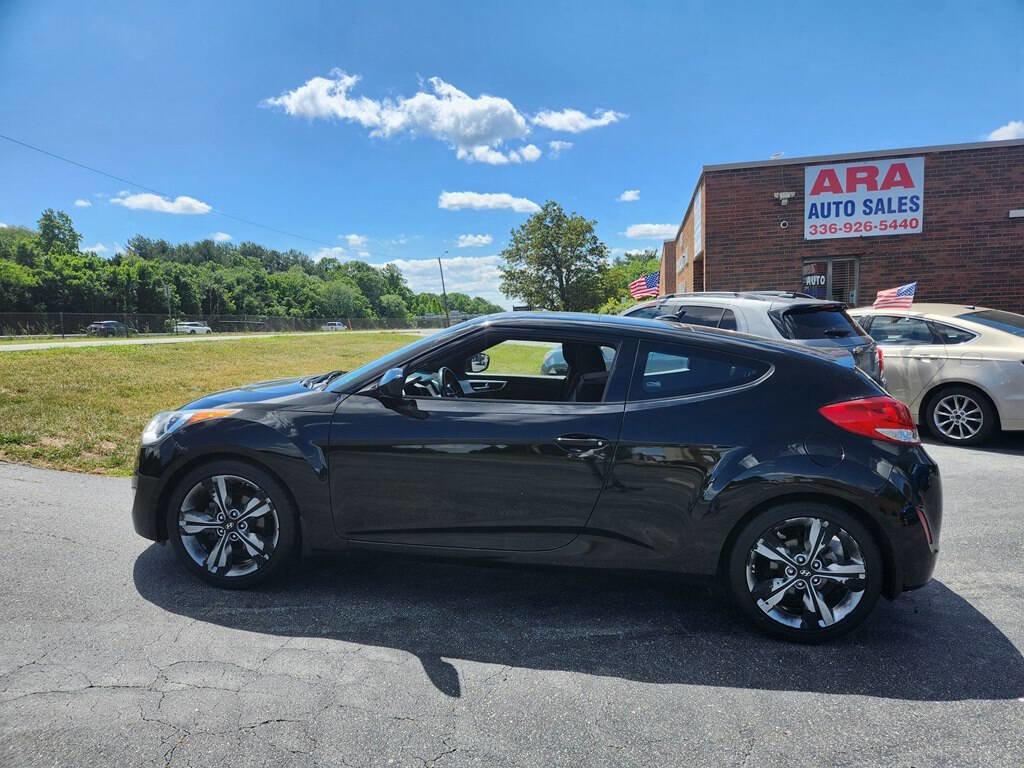 Used 2017 Hyundai Veloster Value Edition FWD image 8
