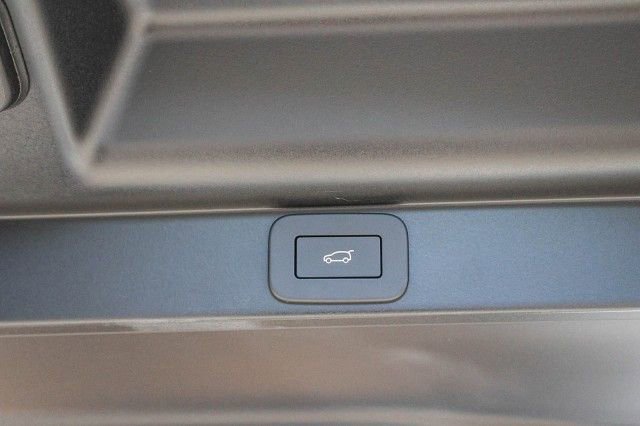 New 2025 Land Rover Range Rover Long Wheelbase SE image 25