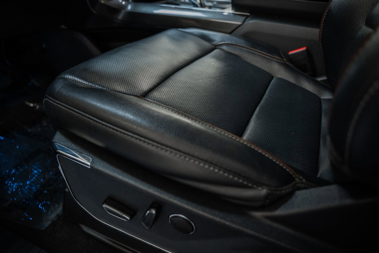 Used 2023 Ford F150 Lariat w/ Equipment Group 502A High image 48