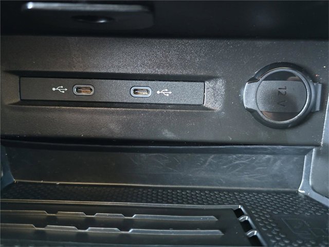 Used 2025 Volkswagen Taos SE image 21