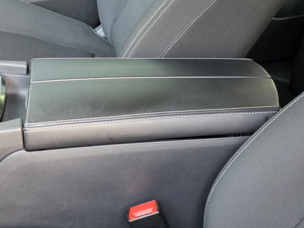 Used 2024 Nissan Rogue S image 8