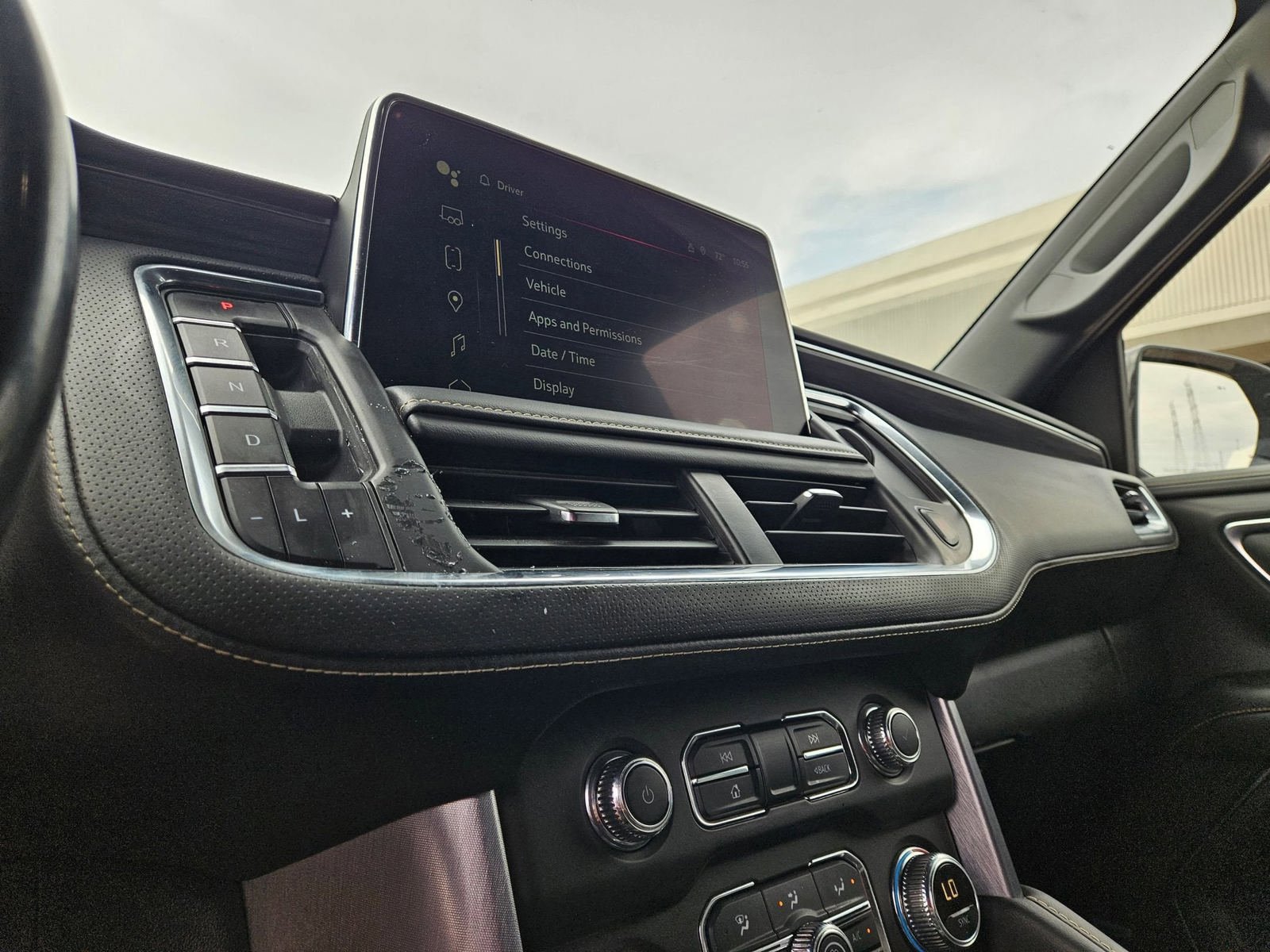 Used 2024 GMC Yukon SLT image 15