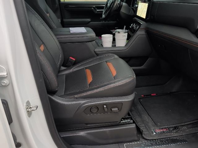 Used 2023 GMC Sierra 1500 AT4 w/ Technology Package AWD/4WD image 10