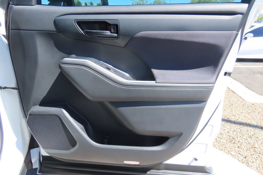 Certified 2022 Toyota Highlander L image 24