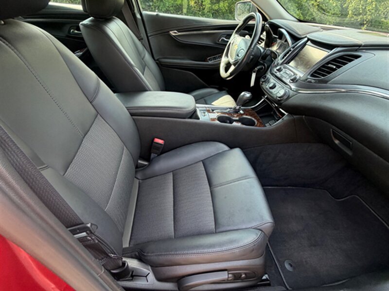 Used 2014 Chevrolet Impala LT w/ Convenience Package FWD image 18