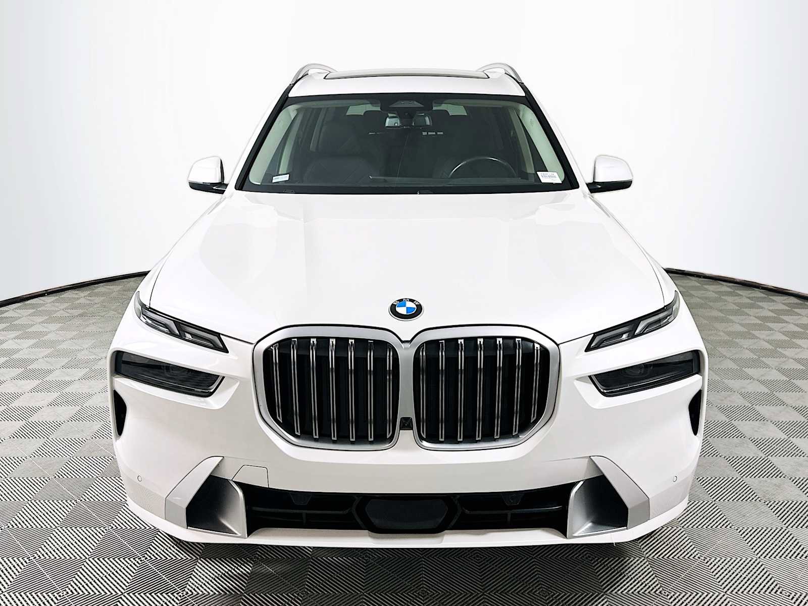 Used 2024 BMW X7 xDrive40i w/ Premium Package image 2