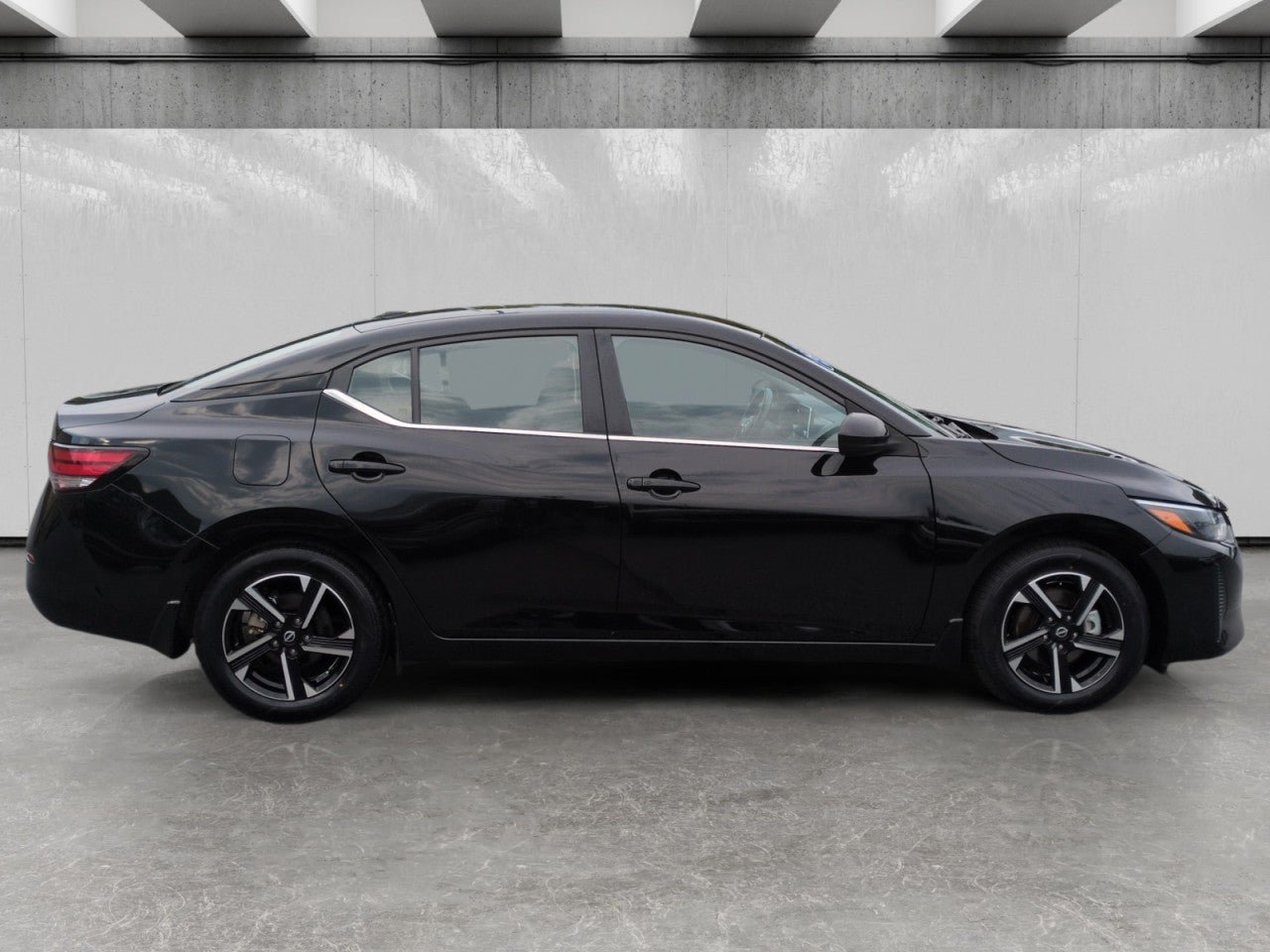 Used 2025 Nissan Sentra SV FWD image 8