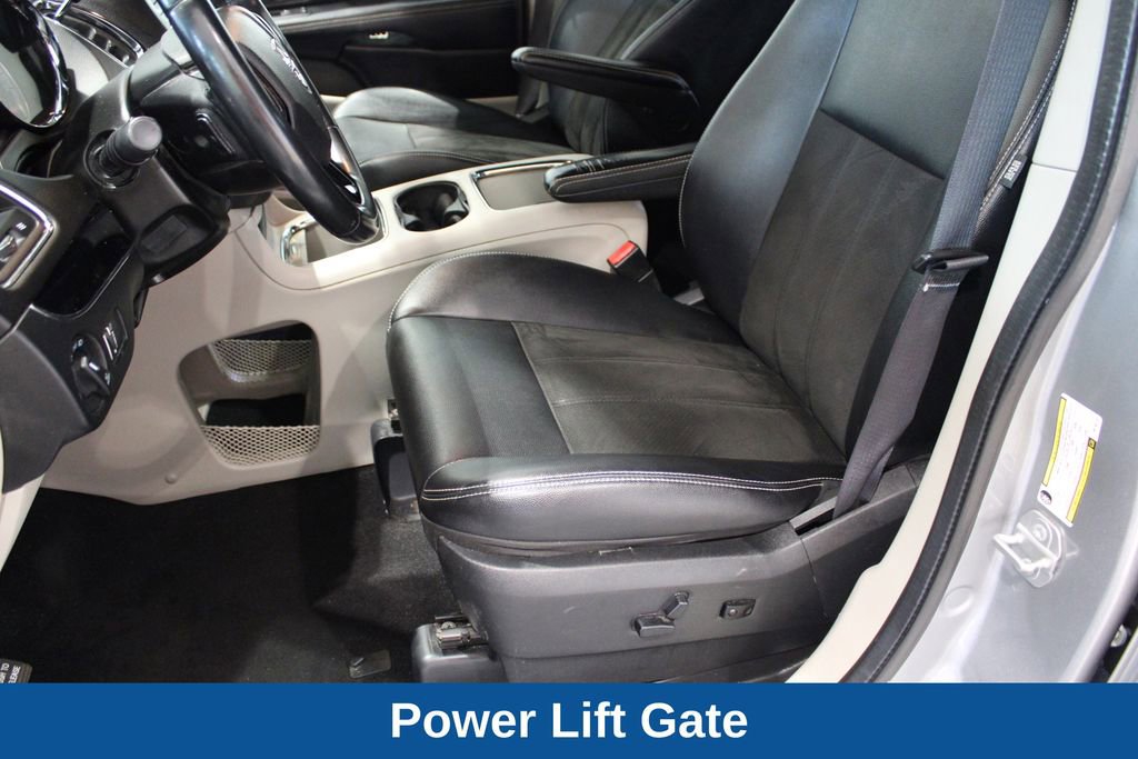 Used 2019 Dodge Grand Caravan SXT image 11