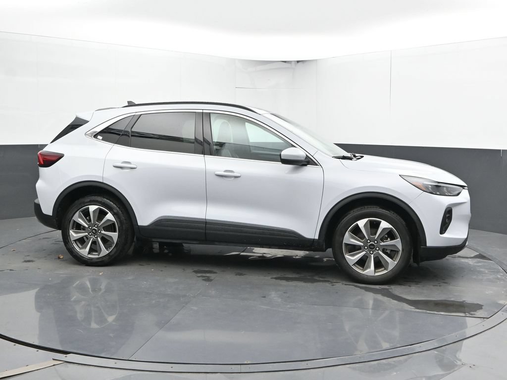 Used 2025 Ford Escape Platinum AWD/4WD image 4