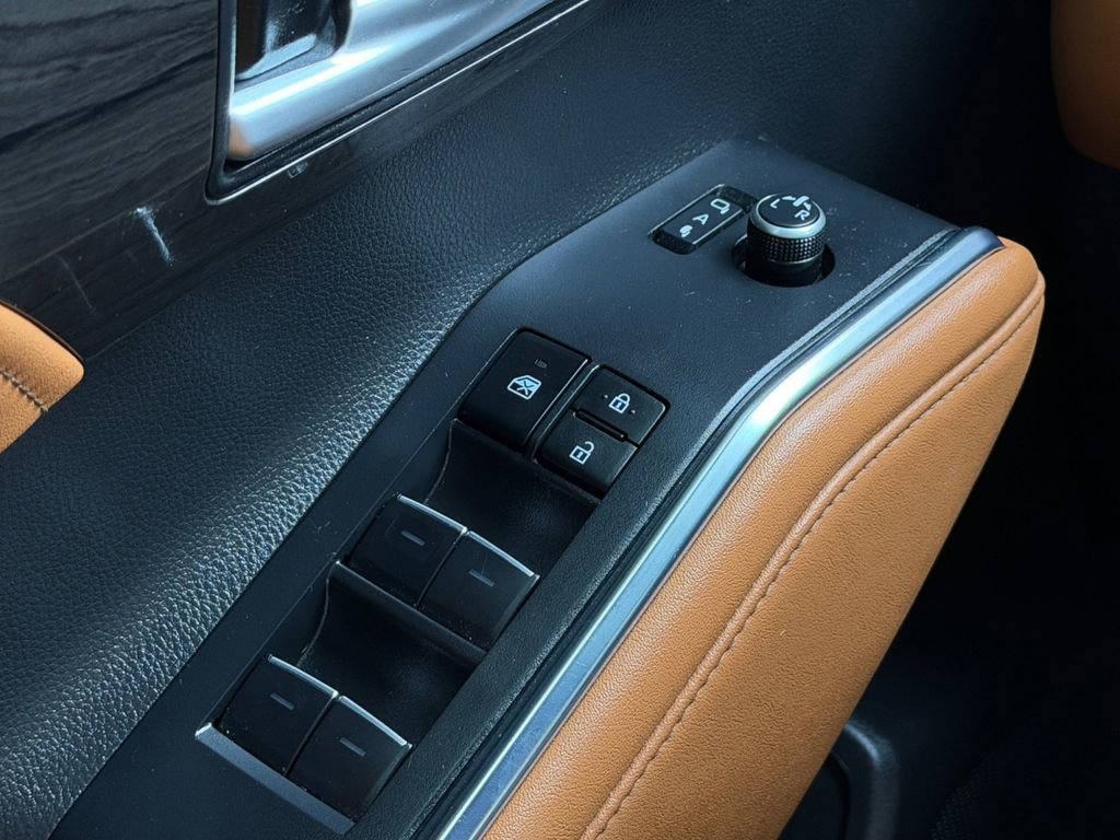 Used 2024 Toyota Highlander Platinum image 23