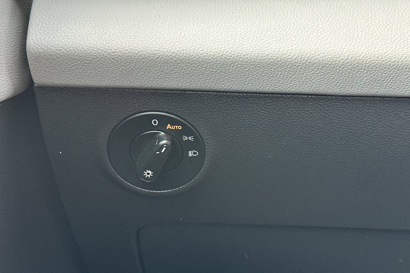 Used 2022 Volkswagen Taos SE image 30