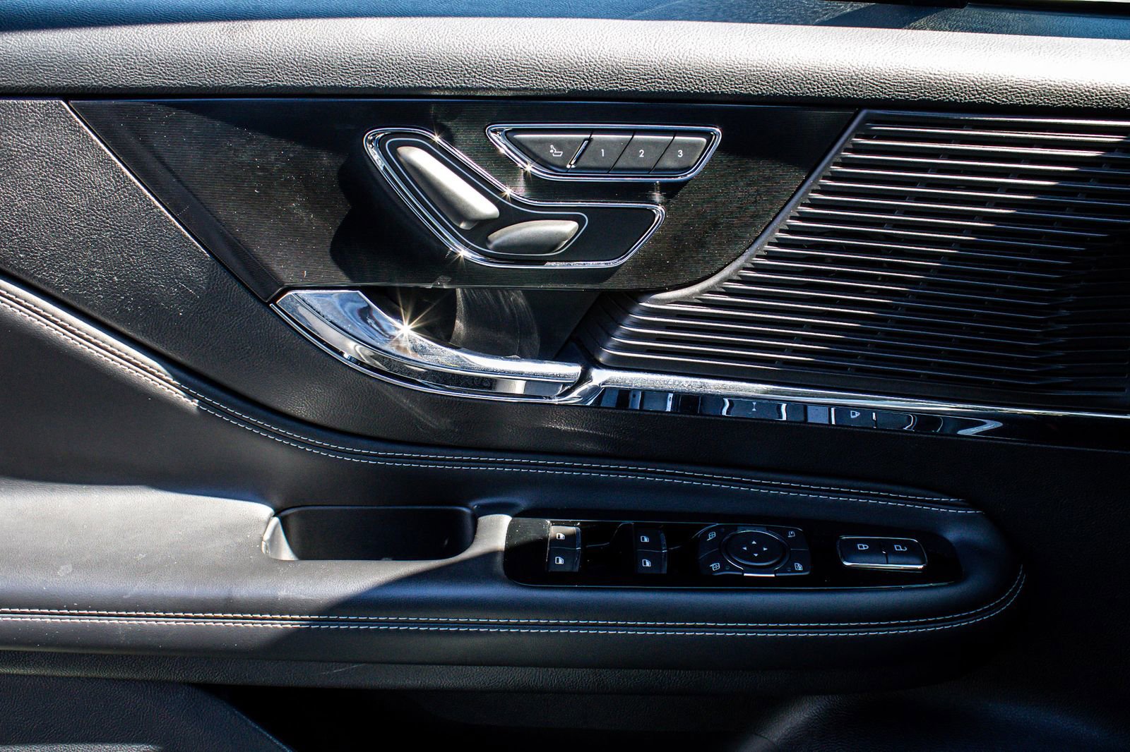 Used 2021 Lincoln Corsair AWD w/ Premium Package image 21