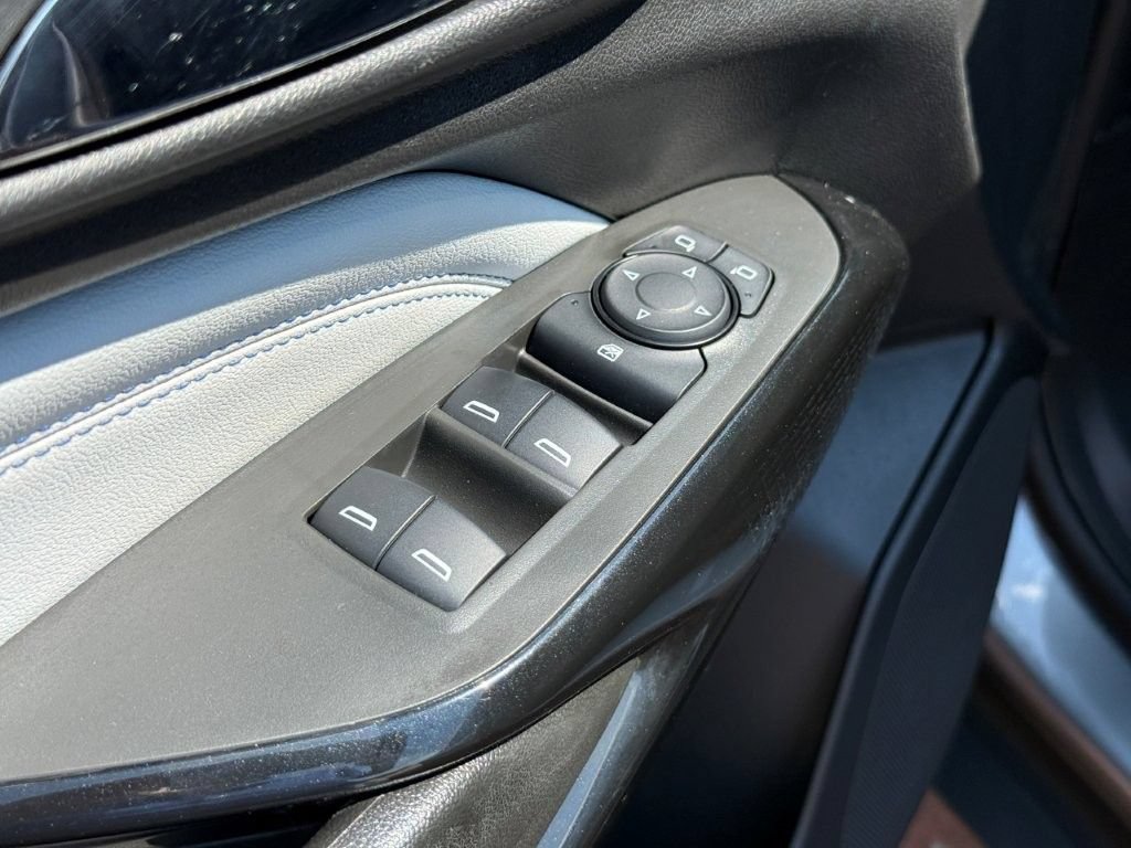 Used 2025 Chevrolet Trax LT FWD image 10