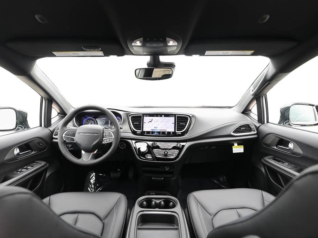 New 2027 Chrysler Pacifica Select AWD/4WD image 21