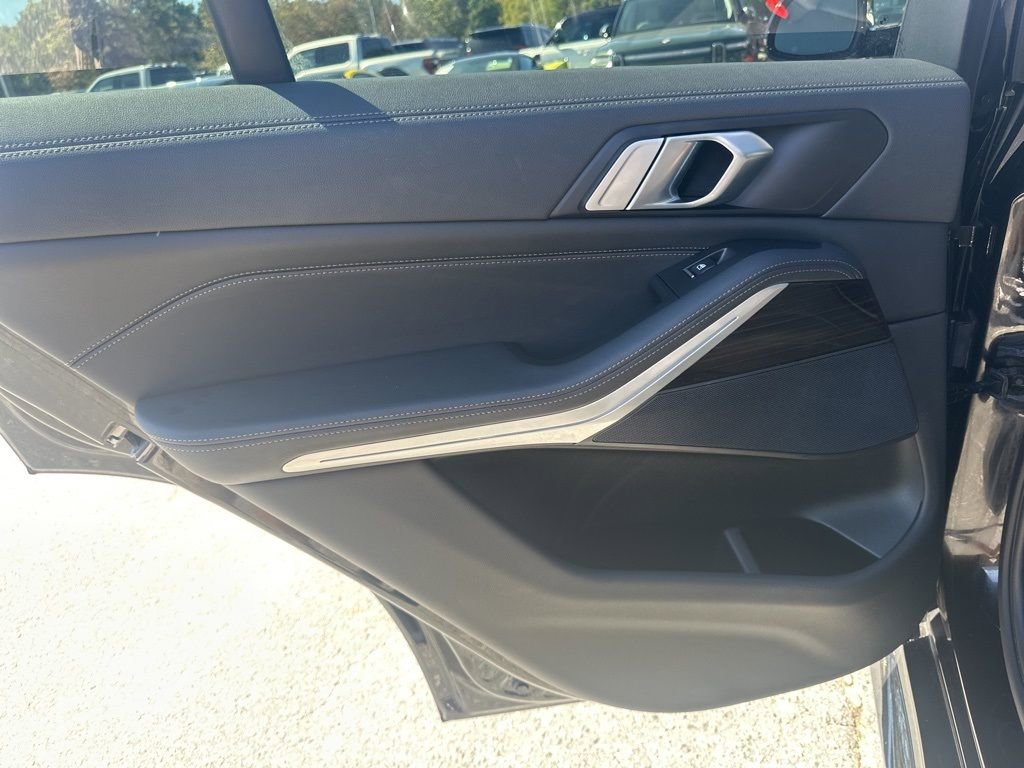 Used 2023 BMW X5 xDrive40i w/ M Sport Package image 29