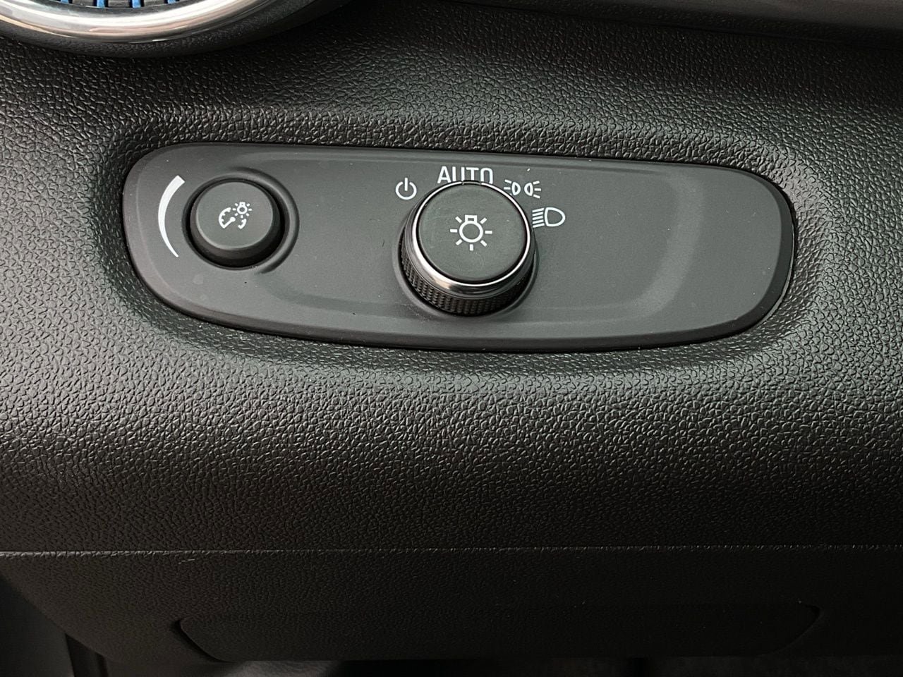 Used 2025 Chevrolet Trax LT image 26