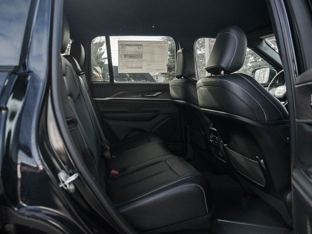 New 2025 Jeep Grand Cherokee Limited w/ Trailer Tow Package image 11