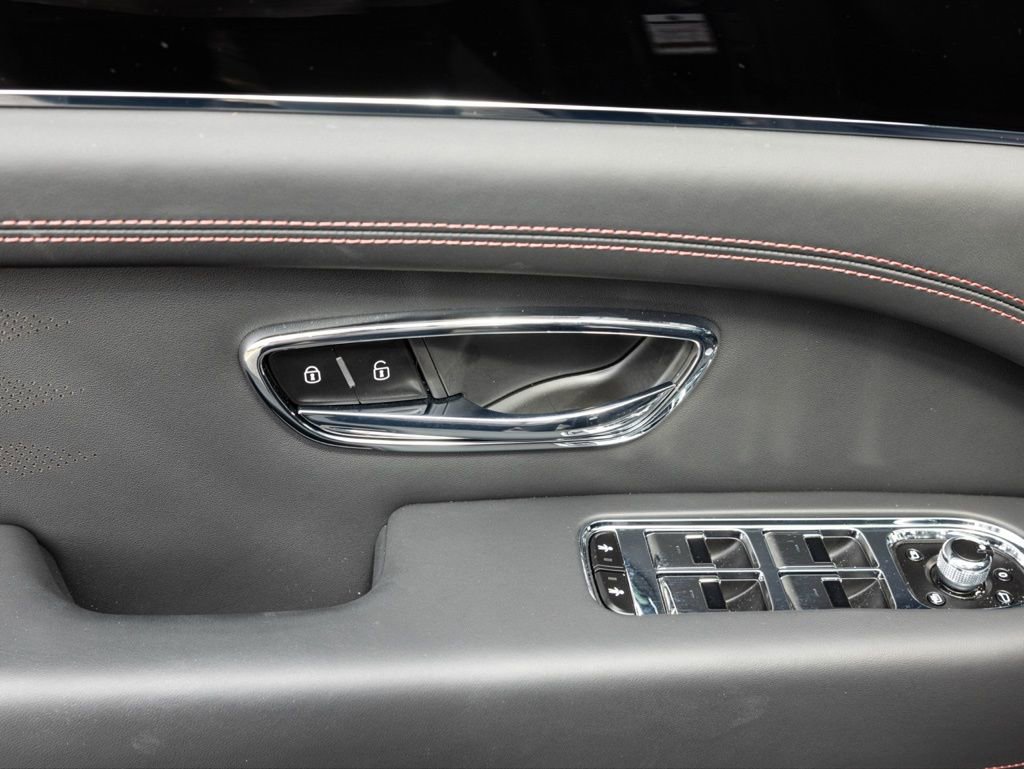 Certified 2025 Bentley Bentayga image 25