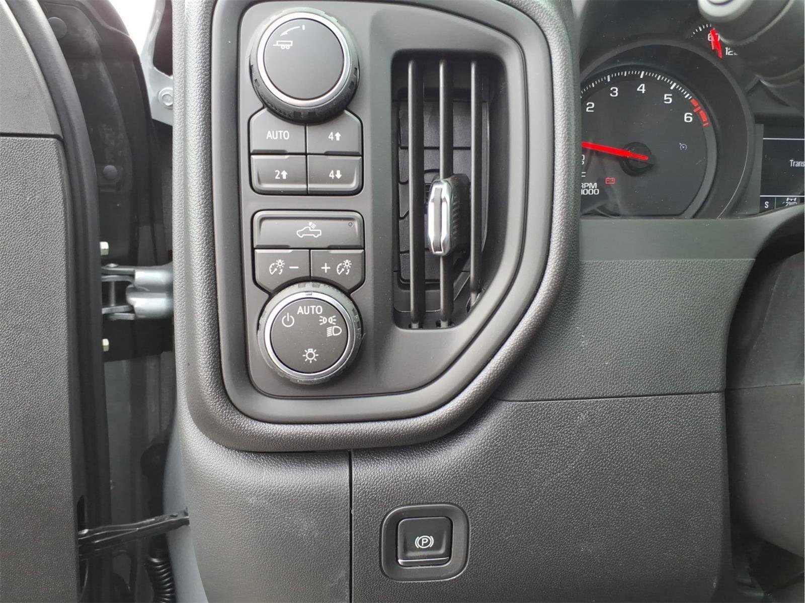 New 2026 Chevrolet Silverado 1500 Custom Trail Boss w/ LPO, Dark Essentials Package AWD/4WD image 16