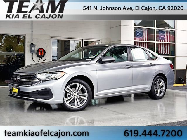 Used 2024 Volkswagen Jetta SE FWD image 2