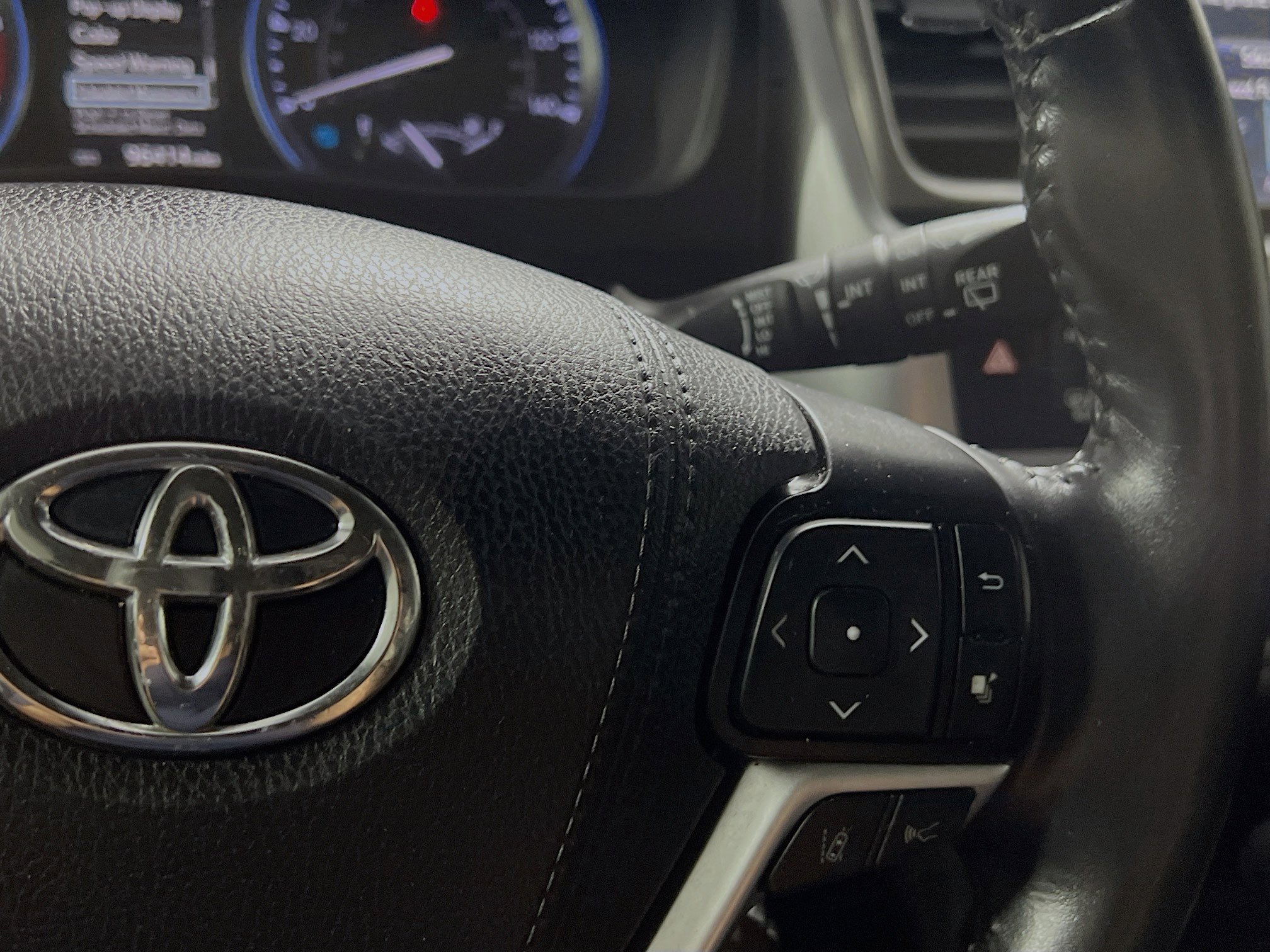 Used 2019 Toyota Highlander SE AWD/4WD image 20