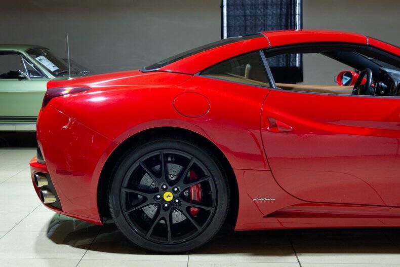 Used 2010 Ferrari California RWD image 29