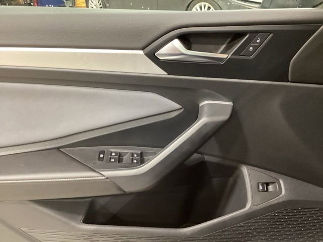 Used 2025 Volkswagen Jetta SE w/ Sunroof Package image 19