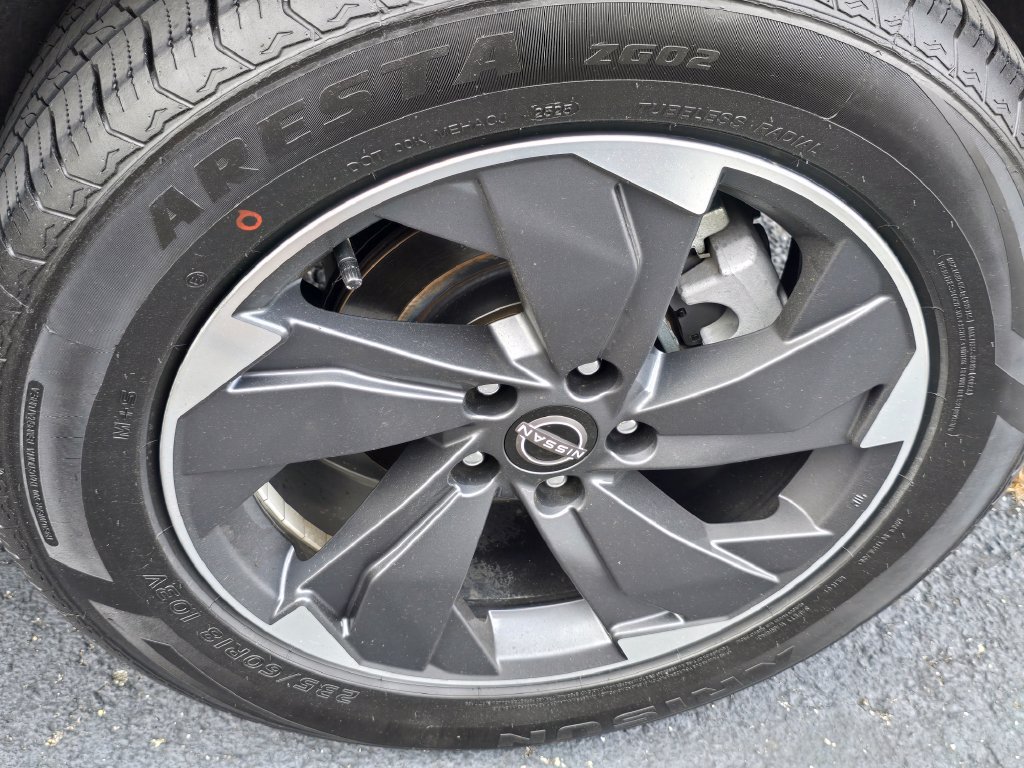 Used 2025 Nissan Rogue SV FWD image 23