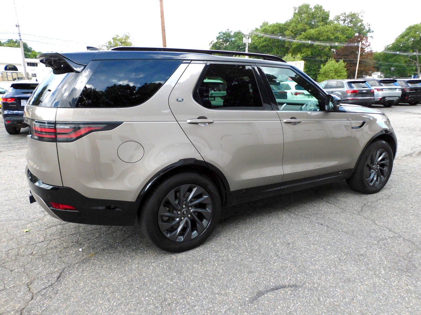 Used 2022 Land Rover Discovery S R-Dynamic AWD/4WD image 5