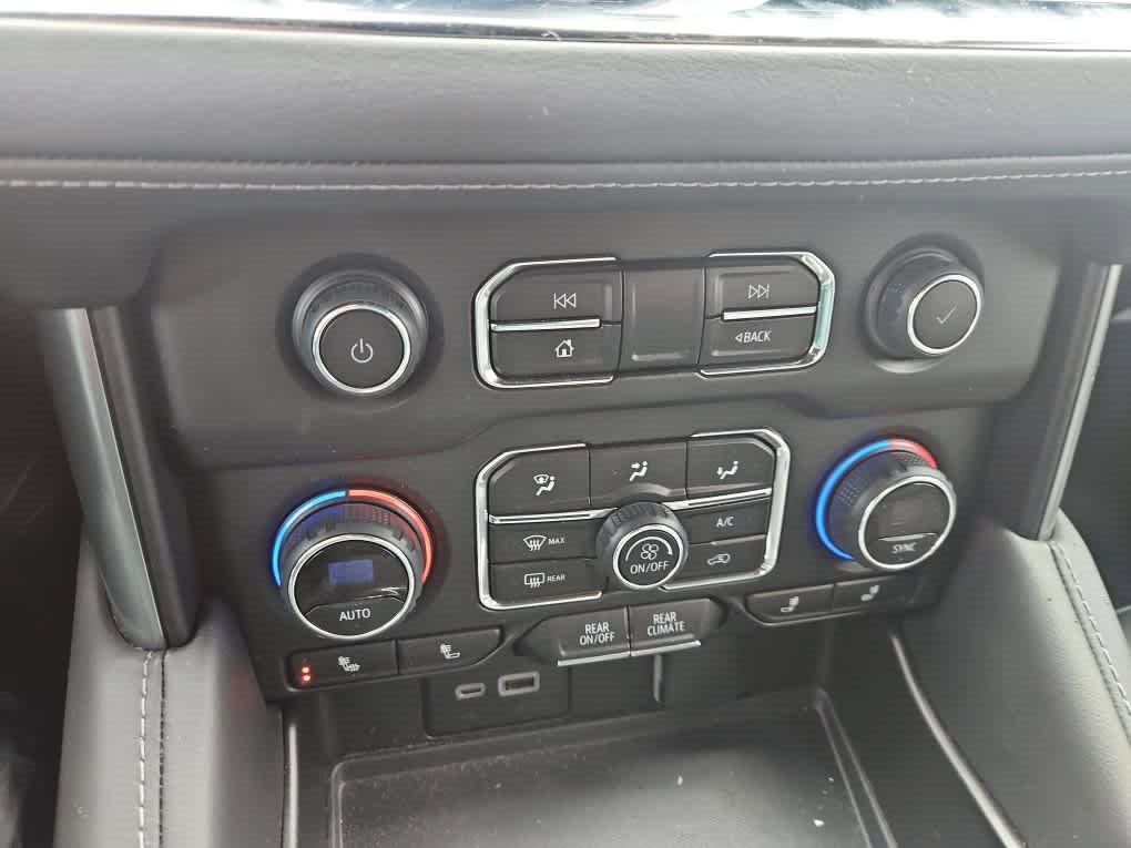 Used 2024 Chevrolet Tahoe Z71 w/ Luxury Package image 17